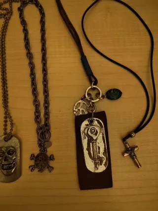 Collar Misfits, Calavera Llave Cruz y otros. 