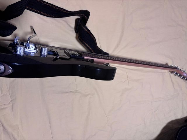 Guitarra Eléctrica Negra rochester R -50 B blanck