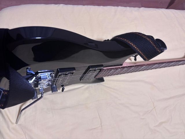 Guitarra Eléctrica Negra rochester R -50 B blanck