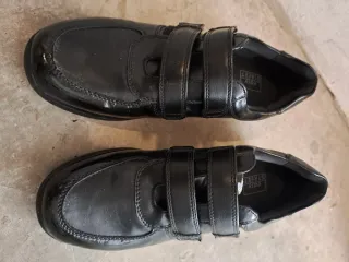 Scarpe donna Easy Street nere con strappi