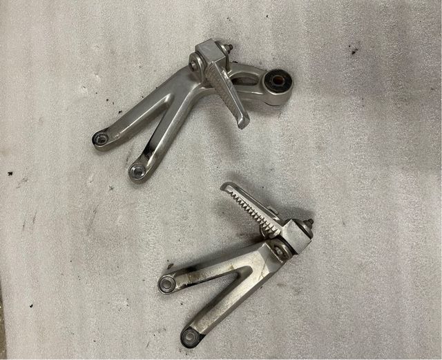 Estriberas Traseras Yamaha YZF R6 (1999-2003)