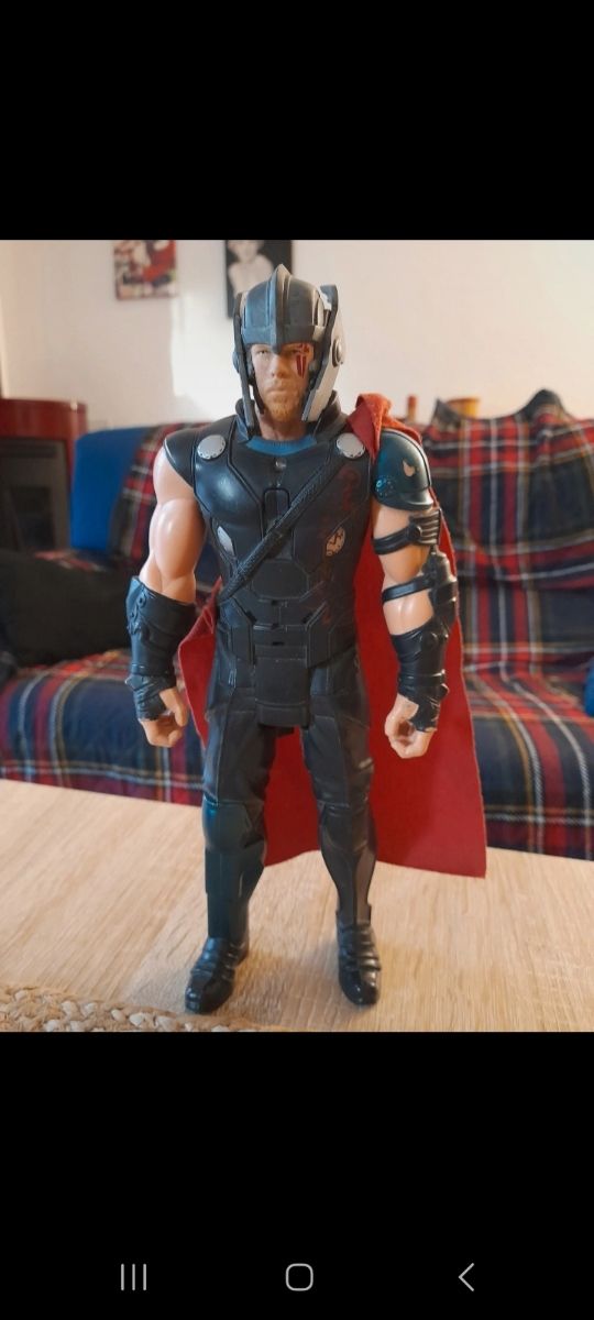 Action Figure Capitan America e Thor