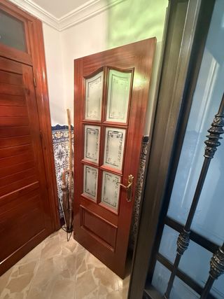 Puerta interior madera maciza palillería sin uso 