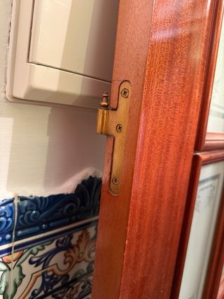 Puerta interior madera maciza palillería sin uso 