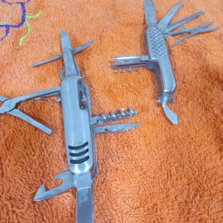 Navaja multiusos de acero inoxidable
2 unidades