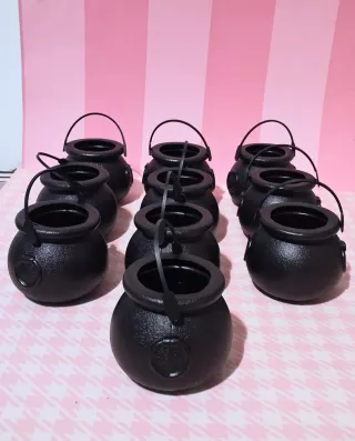 16 Calderos de Bruja Plástico Negro