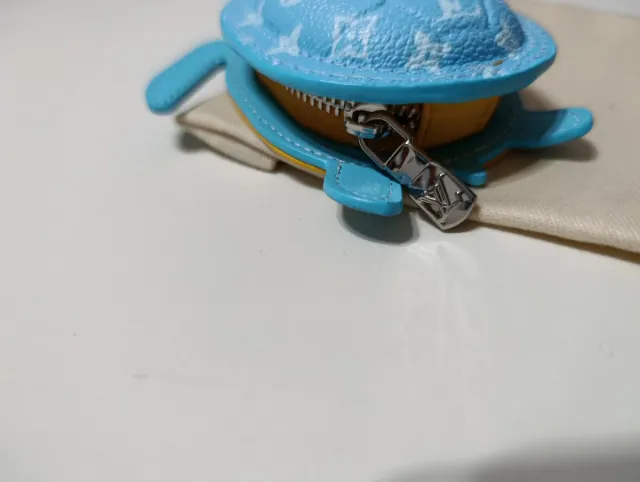 Tortuga Louis Vuitton Azul