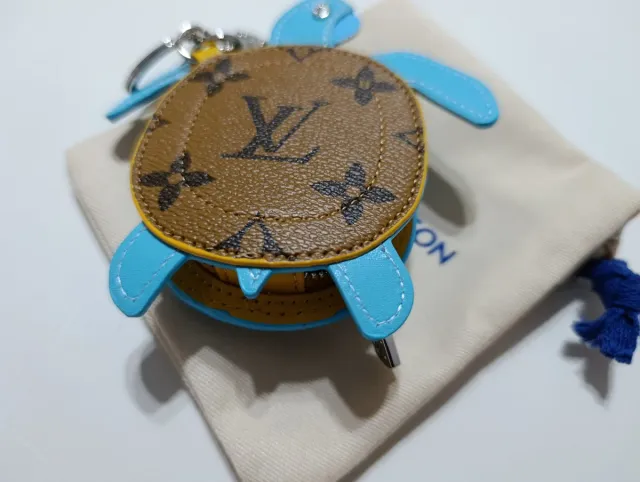 Tortuga Louis Vuitton Azul