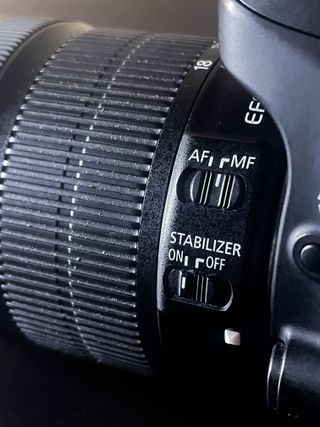 Canon EOS 80D + Lente 18-135mm IS STM