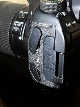 Canon EOS 80D + Lente 18-135mm IS STM