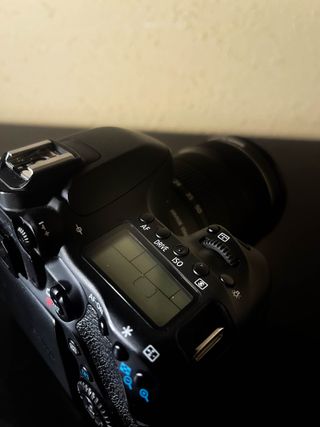 Canon EOS 80D + Lente 18-135mm IS STM