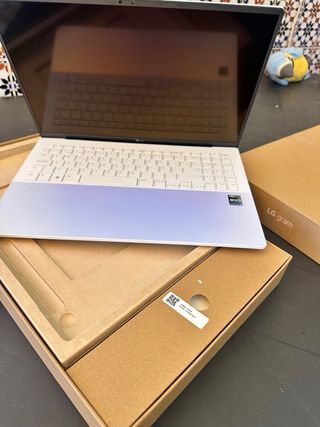 Portátil LG 16Z90RS-G.AD74B 16 WQXGA+