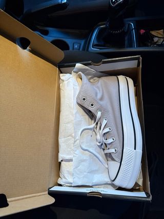 Zapatillas Converse plataforma grises.
