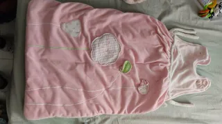 Saco de bebé rosa con flores