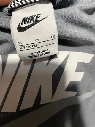 Conjunto Nike Gris para niño 