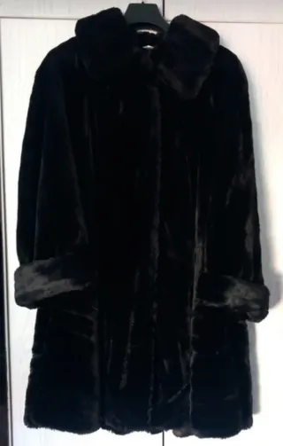 Pelliccia ecologica nera