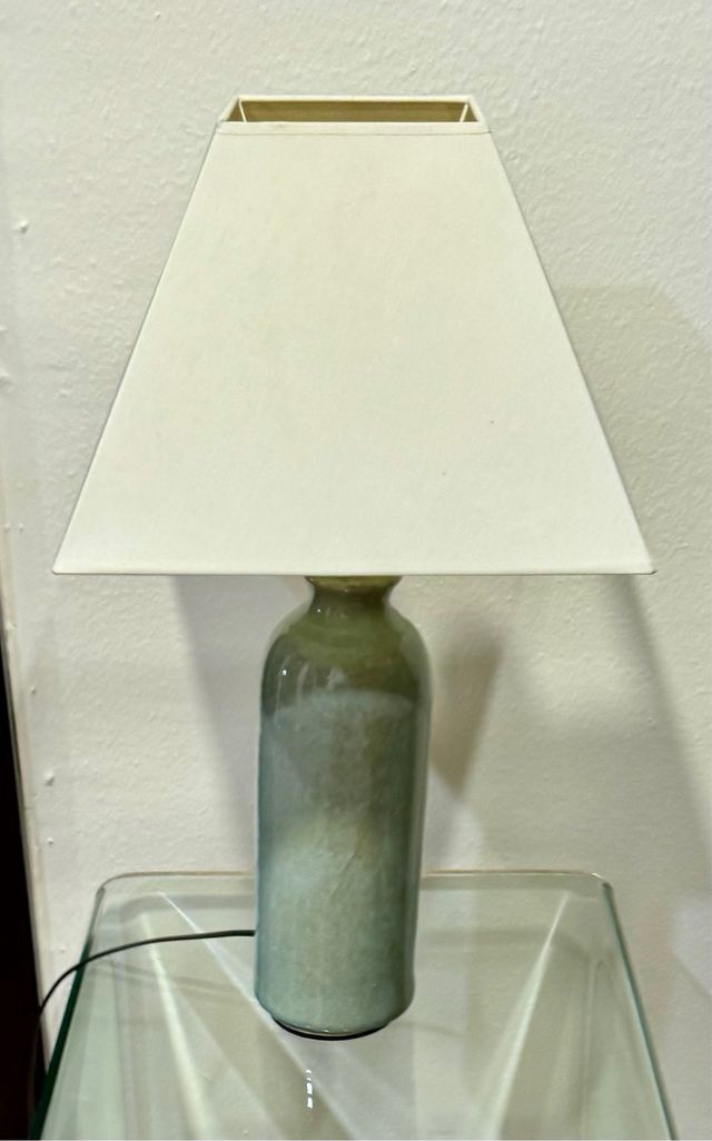 URGE.- Lámpara de mesa cerámica baja