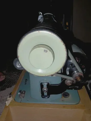 Máquina de coser antigua 1970