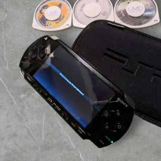 Sony PSP Fat Nera con custodia e giochi