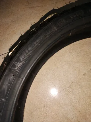 Neumáticos Moto Pirelli y Michelin