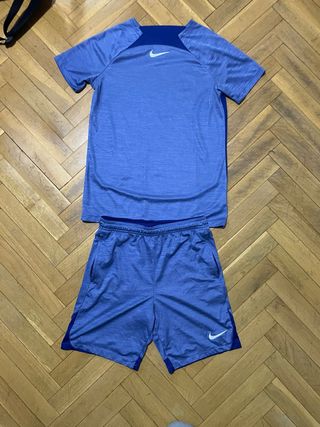 Conjunto deportivo Nike azul para niño