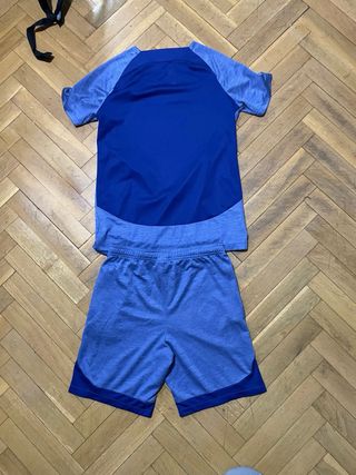Conjunto deportivo Nike azul para niño