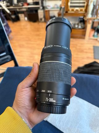 Canon EF 75-300mm f/4-5.6 III Lente