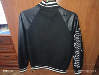 Cazadora Bershka Negra y Blanca