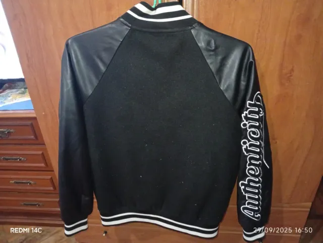 Giacca Bershka in bianco e nero