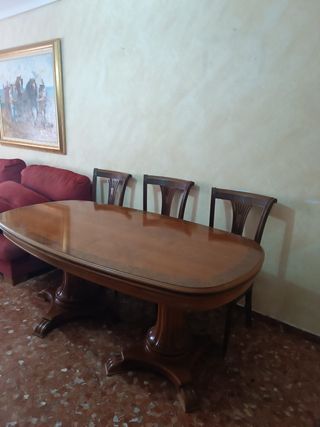 Mesa de comedor de madera 


