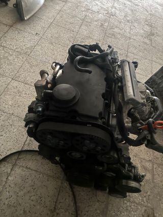 Motor Audi A4 BLB 140
tiene junta de culata 