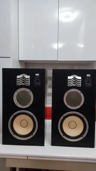 Altavoces Sansui S-45 de madera