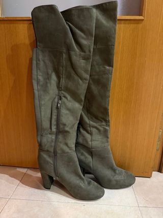 Botas altas verde oliva talla 41