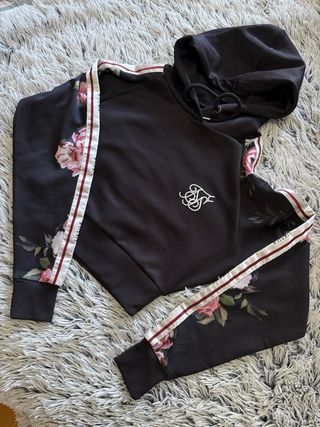 Sudadera SikSilk floral negra y rosa