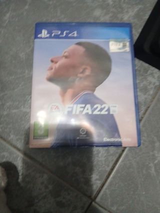 PS4 (PlayStation 4) Negra + FIFA 22