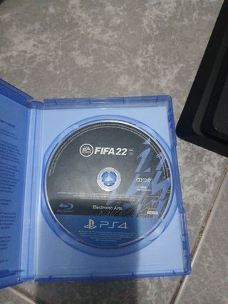 PS4 (PlayStation 4) Negra + FIFA 22