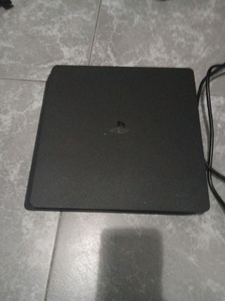 PS4 (PlayStation 4) Negra + FIFA 22