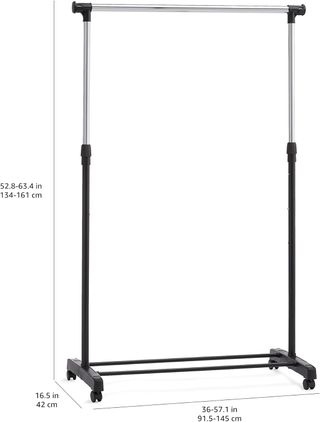 Perchero Amazon Basics con ruedas