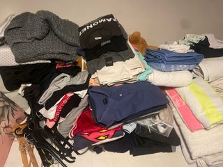 Ropa Variada Negra y Gris