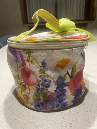 Beauty case rotondo floreale con fiocco