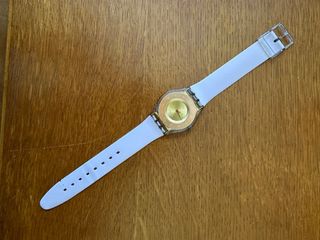 Reloj Swatch Blanco y Dorado