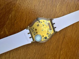Reloj Swatch Blanco y Dorado
