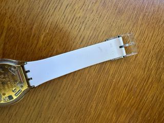Reloj Swatch Blanco y Dorado