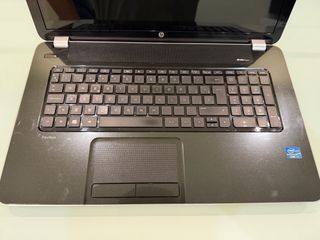 Portátil / Laptop HP de 17” i7 /12gbRam / 1T SSD. 