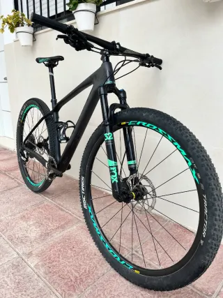 Bicicleta Montaña 
Orbea ALMA M25 Carbono

