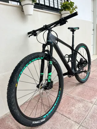 Bicicleta Montaña 
Orbea ALMA M25 Carbono

