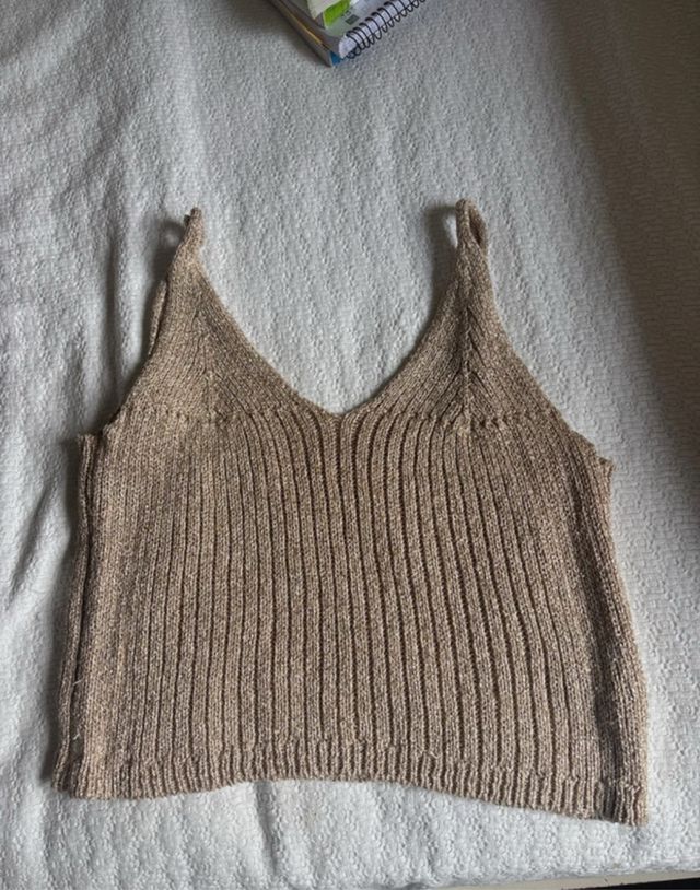 Top de punto dorado y beige