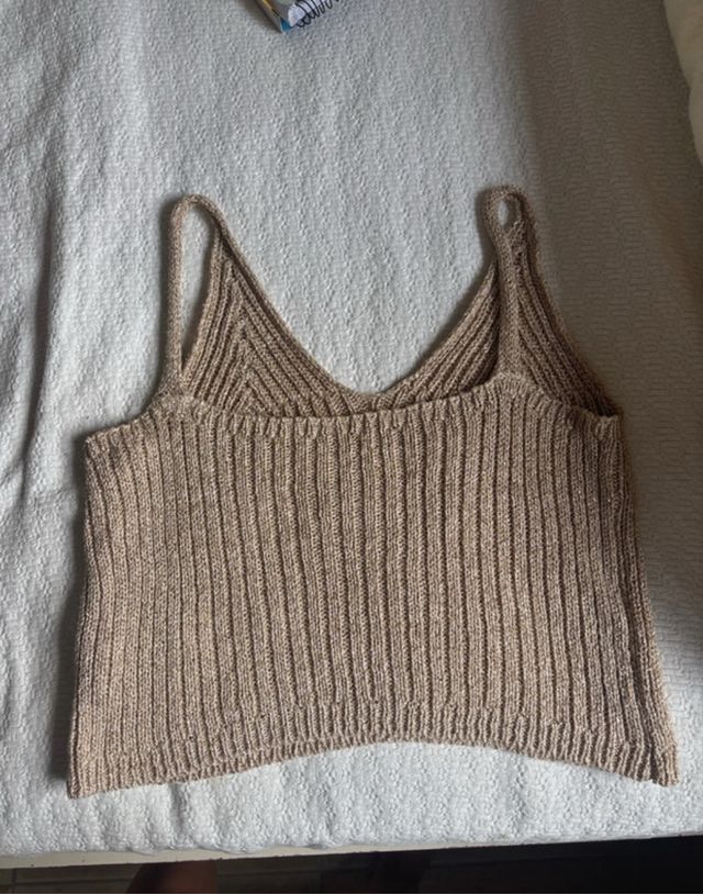 Top de punto dorado y beige
