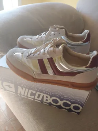 Zapatillas tipo samba Rojo y Plateado