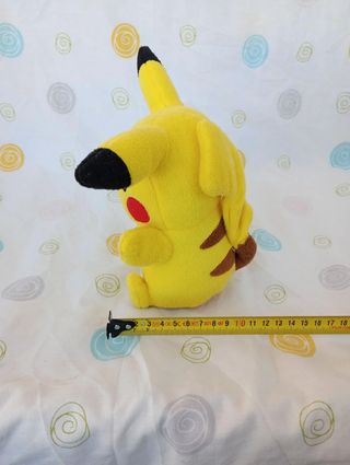 Pokémon peluche pikachu